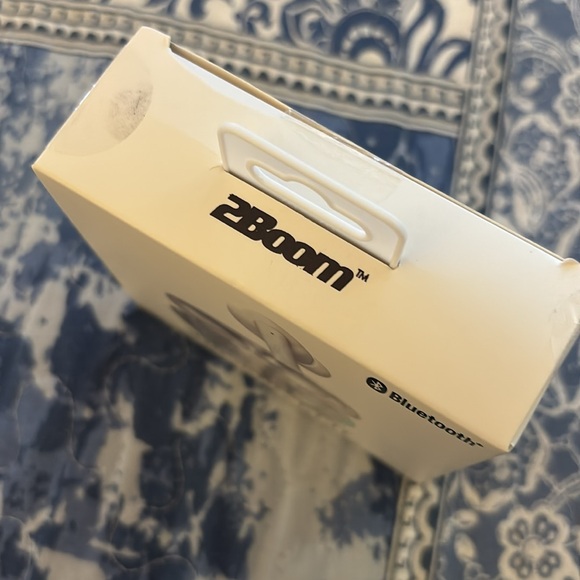 Iridescent True Wireless Earbuds - Picture 7 of 7